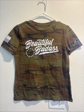 Grunt Style Women's Camo 'Beautiful Badass' Tee - Olive, Brown